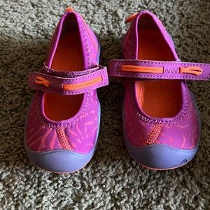 Keen water shoes ballet style size 8